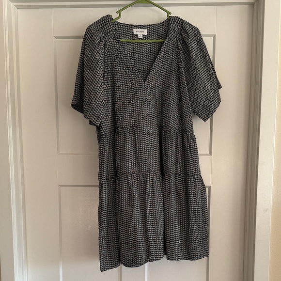 Evereve Stylish Black and White Patterned Dress Sz L - Picture 1 of 2